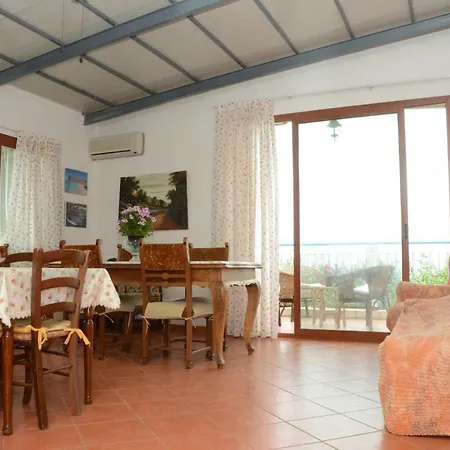 Holiday Homes дом грейс, дом отдыха 펜션 *