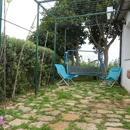 펜션 Holiday Homes дом грейс, дом отдыха 캄포펠리체 디 로첼라