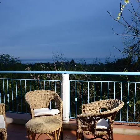 Holiday Homes дом грейс, дом отдыха 펜션