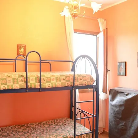Holiday Homes дом грейс, дом отдыха * 캄포펠리체 디 로첼라
