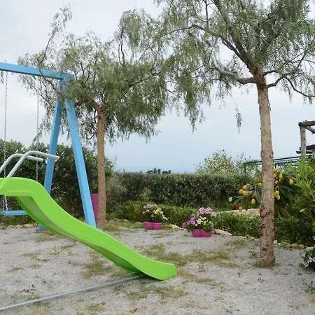 Holiday Homes дом грейс, дом отдыха 펜션