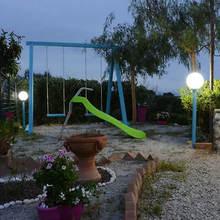 Holiday Homes дом грейс, дом отдыха
