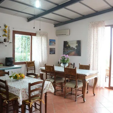 Holiday Homes дом грейс, дом отдыха